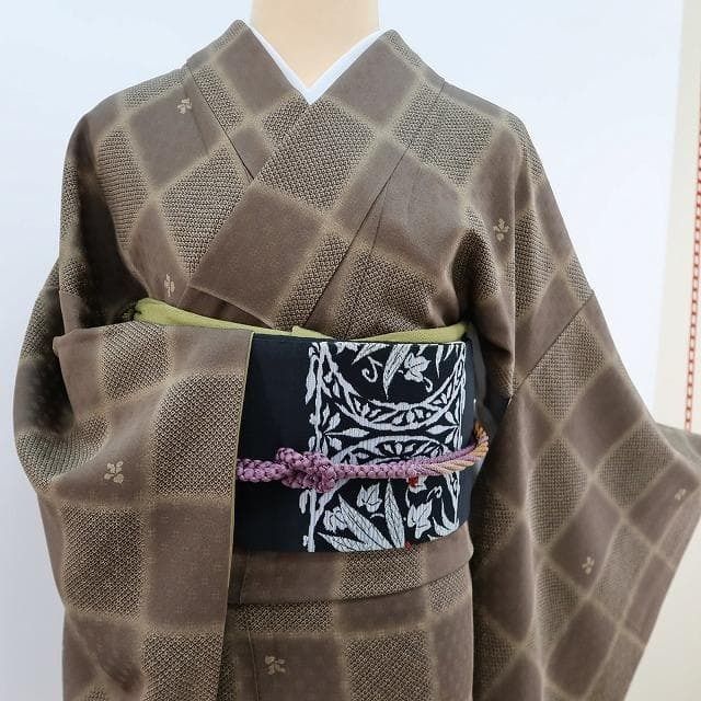  ✾まめ藤✾ 正絹 着物 素朴でいて味わい深い市松に蕪の美味しいアクセント”小紋 E-1 小紋 着物