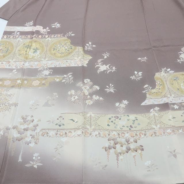 晴れ化粧で視線を奪う霞空 色留袖