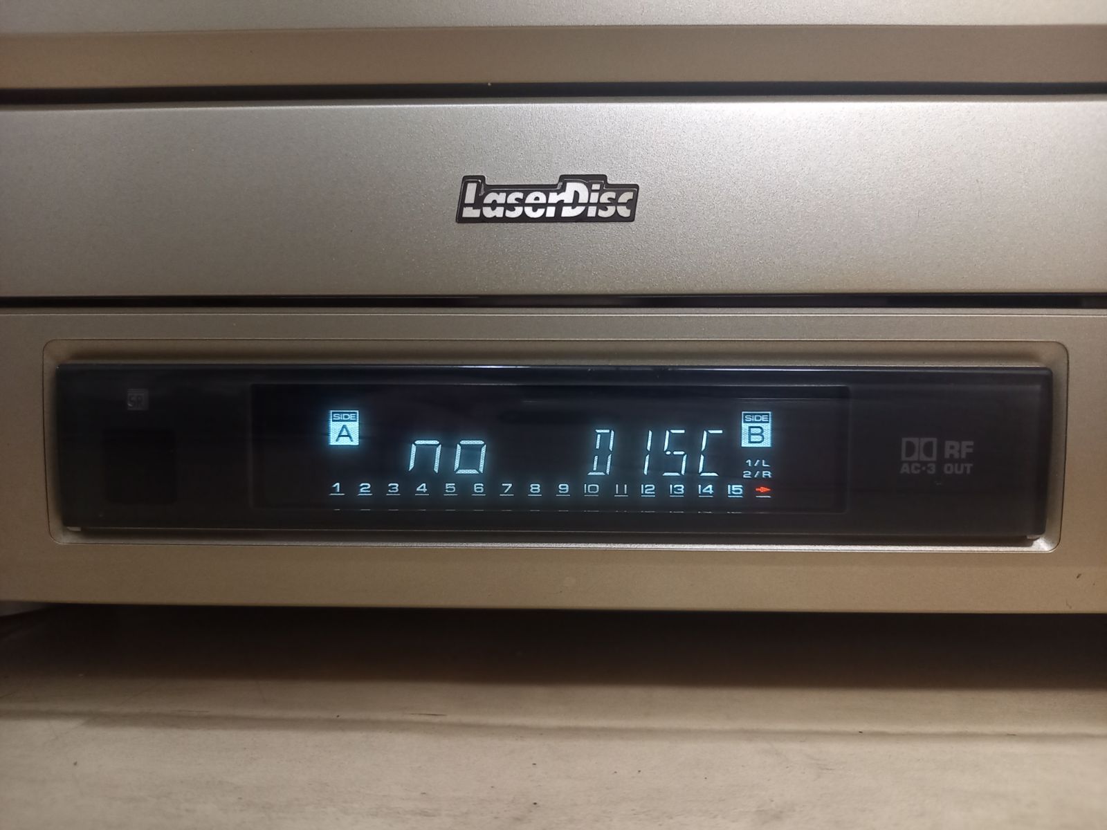 レーザーディスクプレーヤー