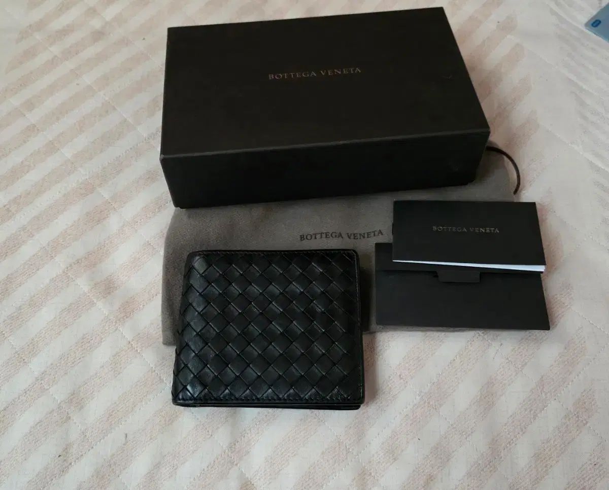 BOTTEGA VENETA ボッテガ ヴェネタ 二つ折り財布 ブラック