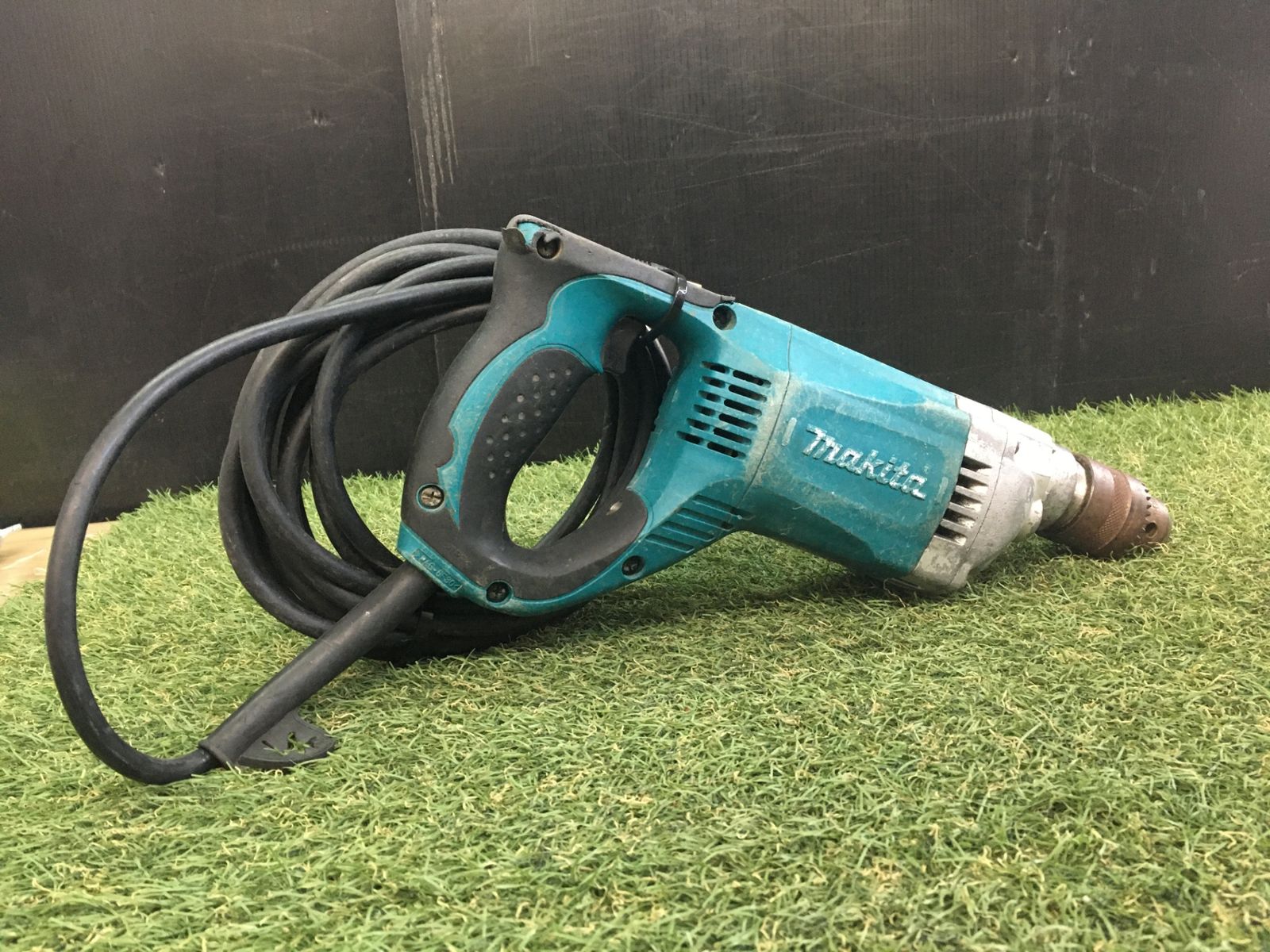 品 0906 makita マキタ 13㎜電気ドリル ブレーキ付 鉄工13㎜ 木工30㎜ 6305 A