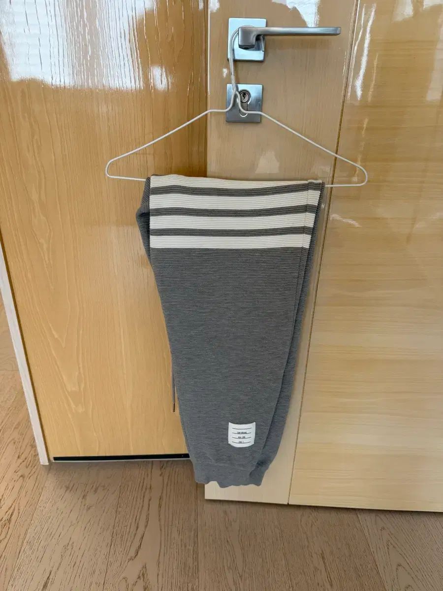 トム ブラウン ネイビー|グレー まとめ