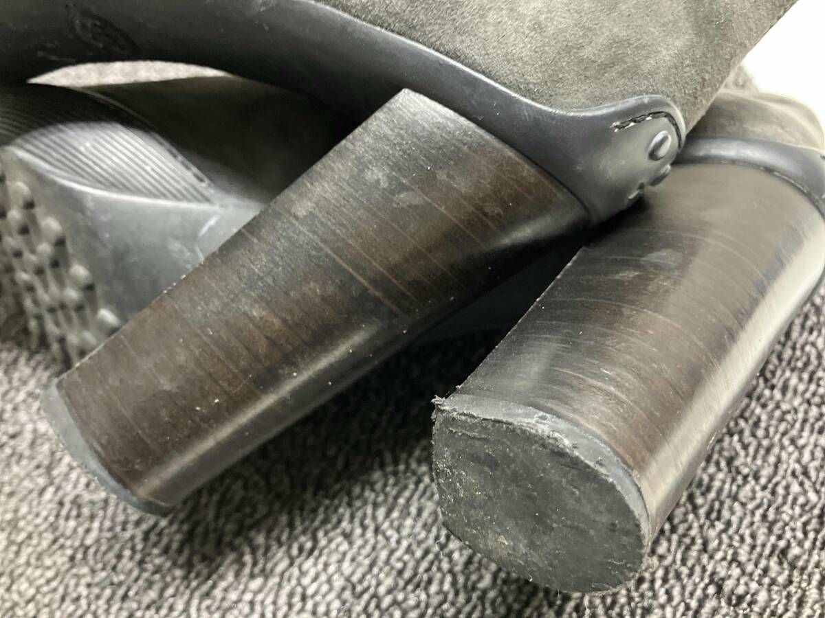 グレー スエード