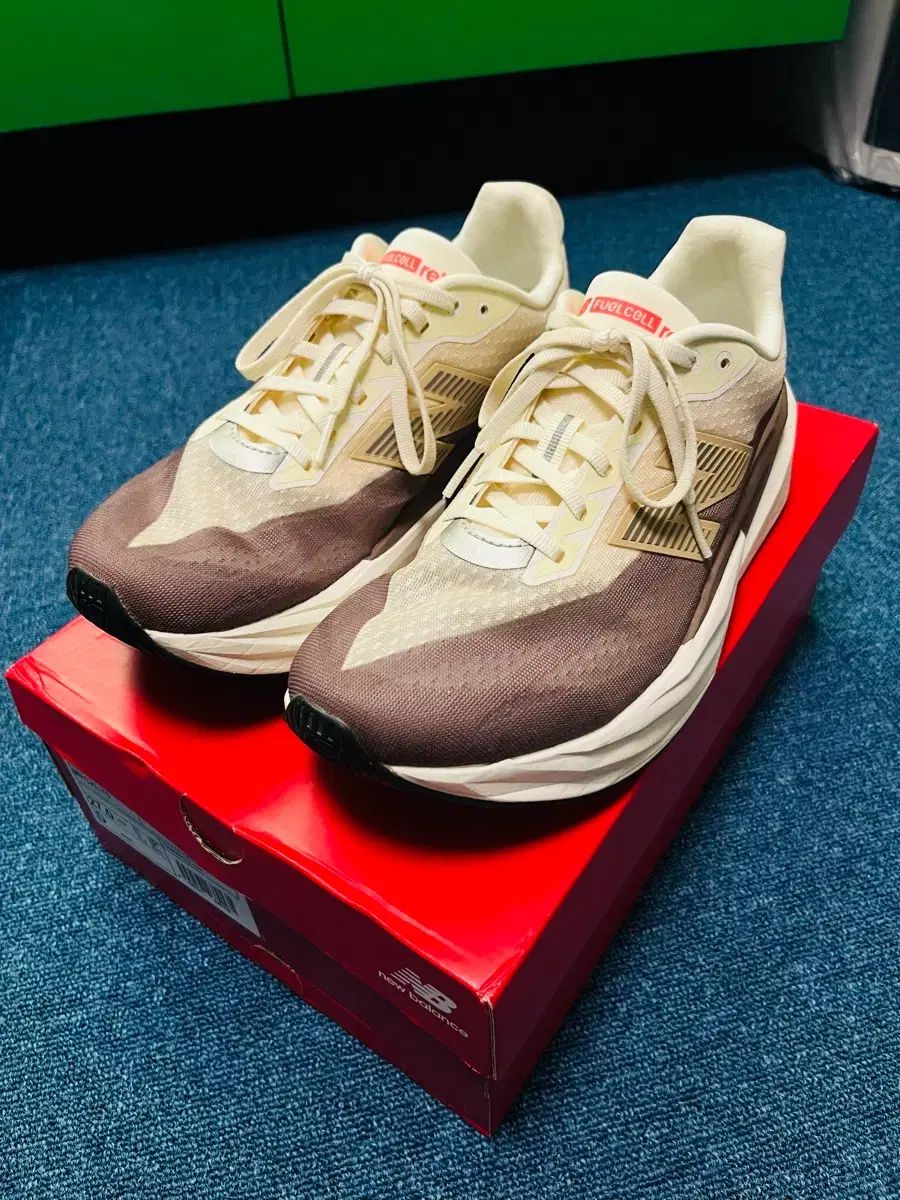 270 D ニュー ンス フューエルセル レベルv 5 ブラウン クリーム