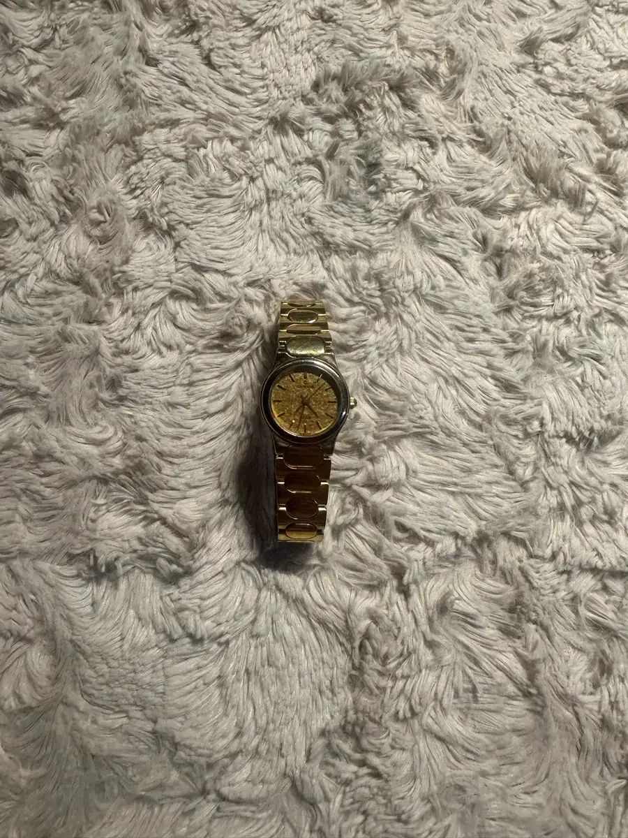 カリタスCelica ヴィンテージ GOLD トーン サファイア クリスタル レディース 時計