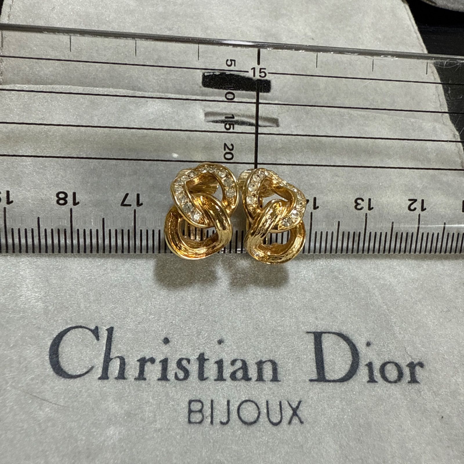 Christian Dior クリスチャンディオール ラインストーン付きリボンモチーフイヤリング ゴールドカラー ビンテージ