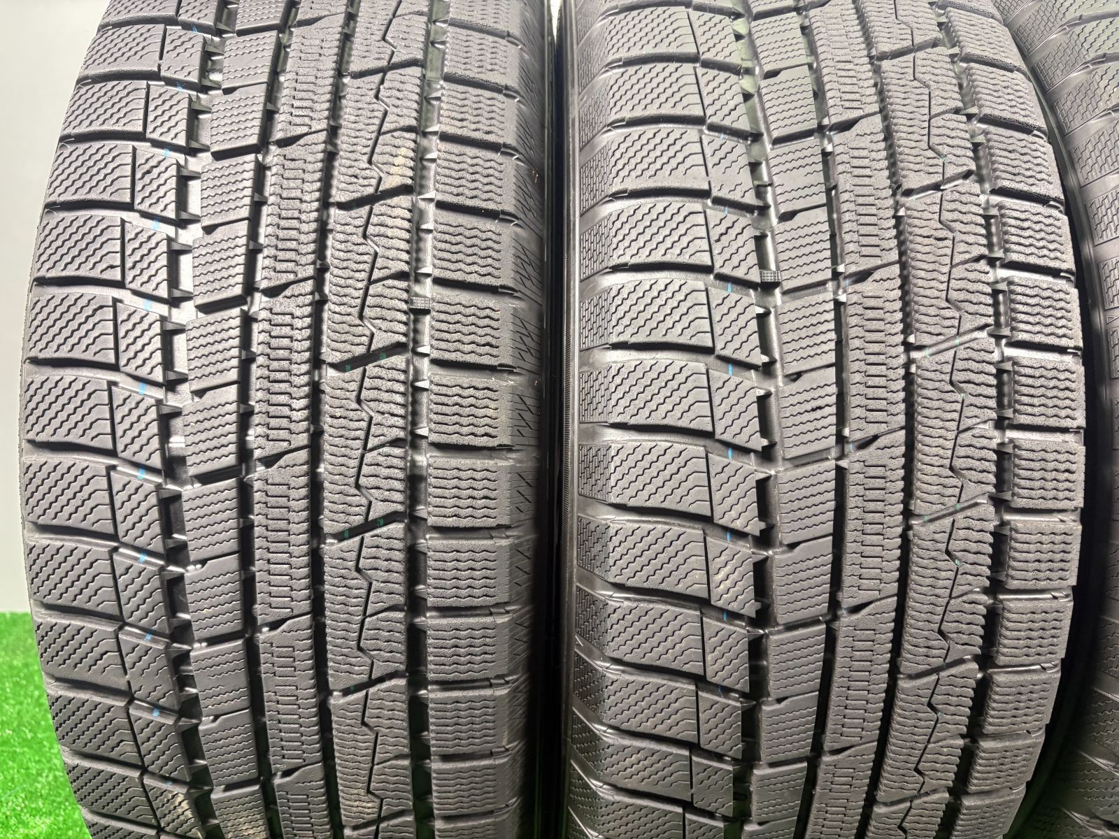 235 60 R 18 トーヨー 2020年製 4本 冬 タイヤ スタッドレス TA 845