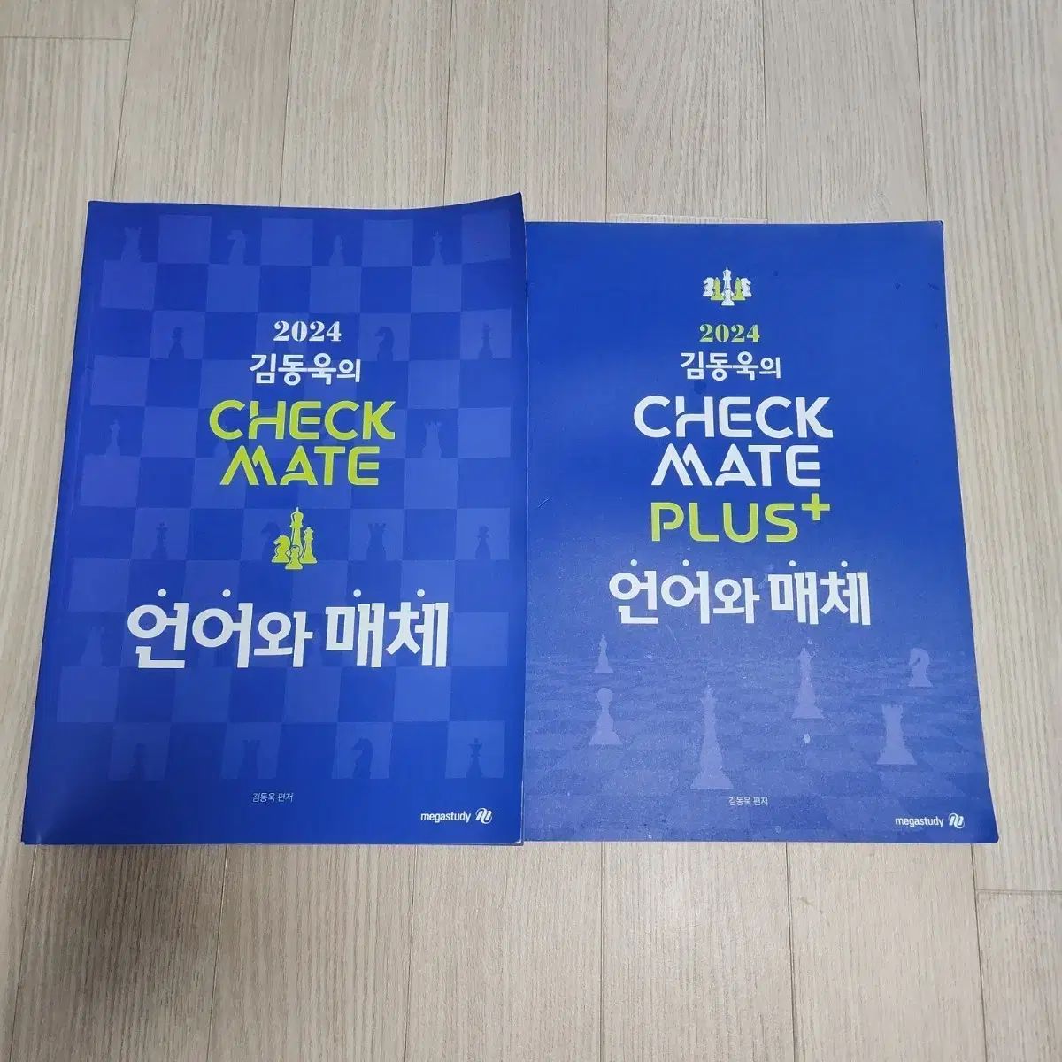 青と白の模様の陶器小物入れ　古琉球　沖縄　骨董品 青と白の模様の陶器小物入れ 古琉球 沖縄 骨董品