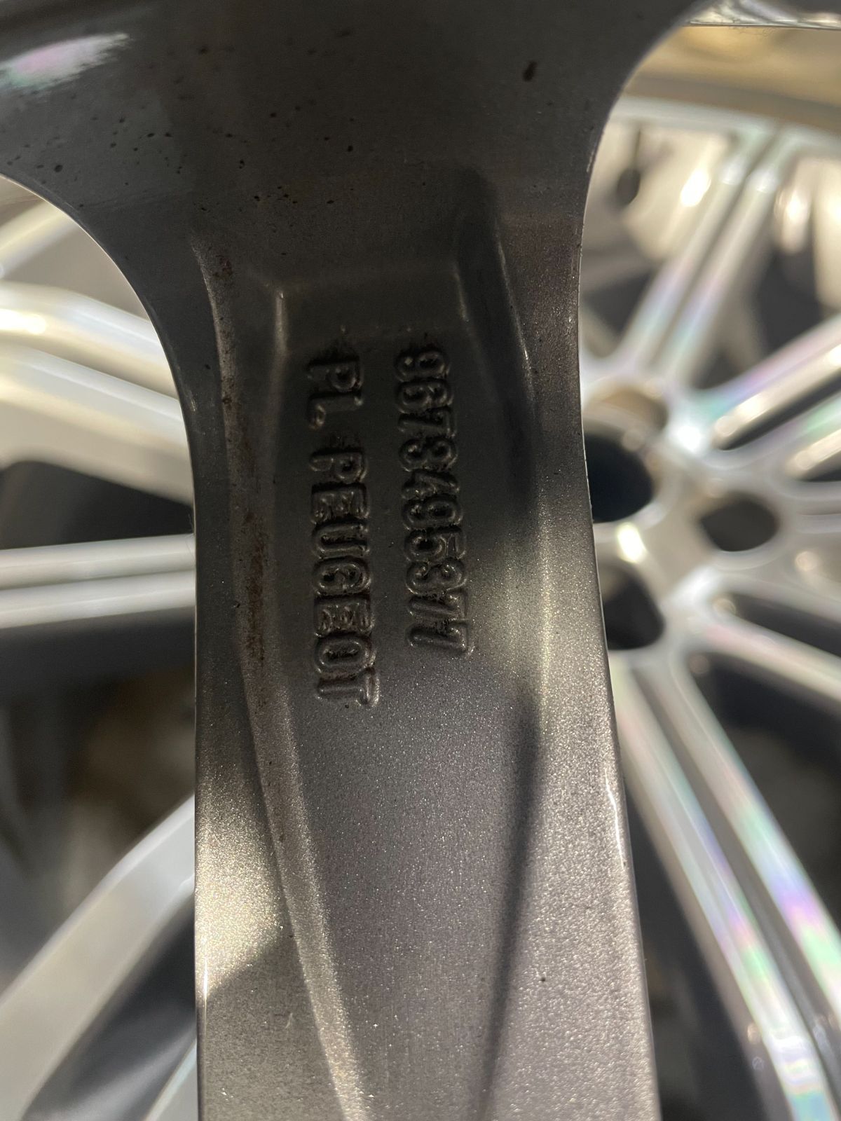 ☆夏のボーナスセール☆プジョー RCZ 純正アルミホイール 235/45R18