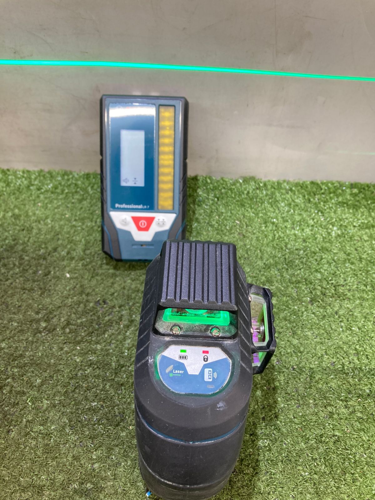 レーザー墨出し器