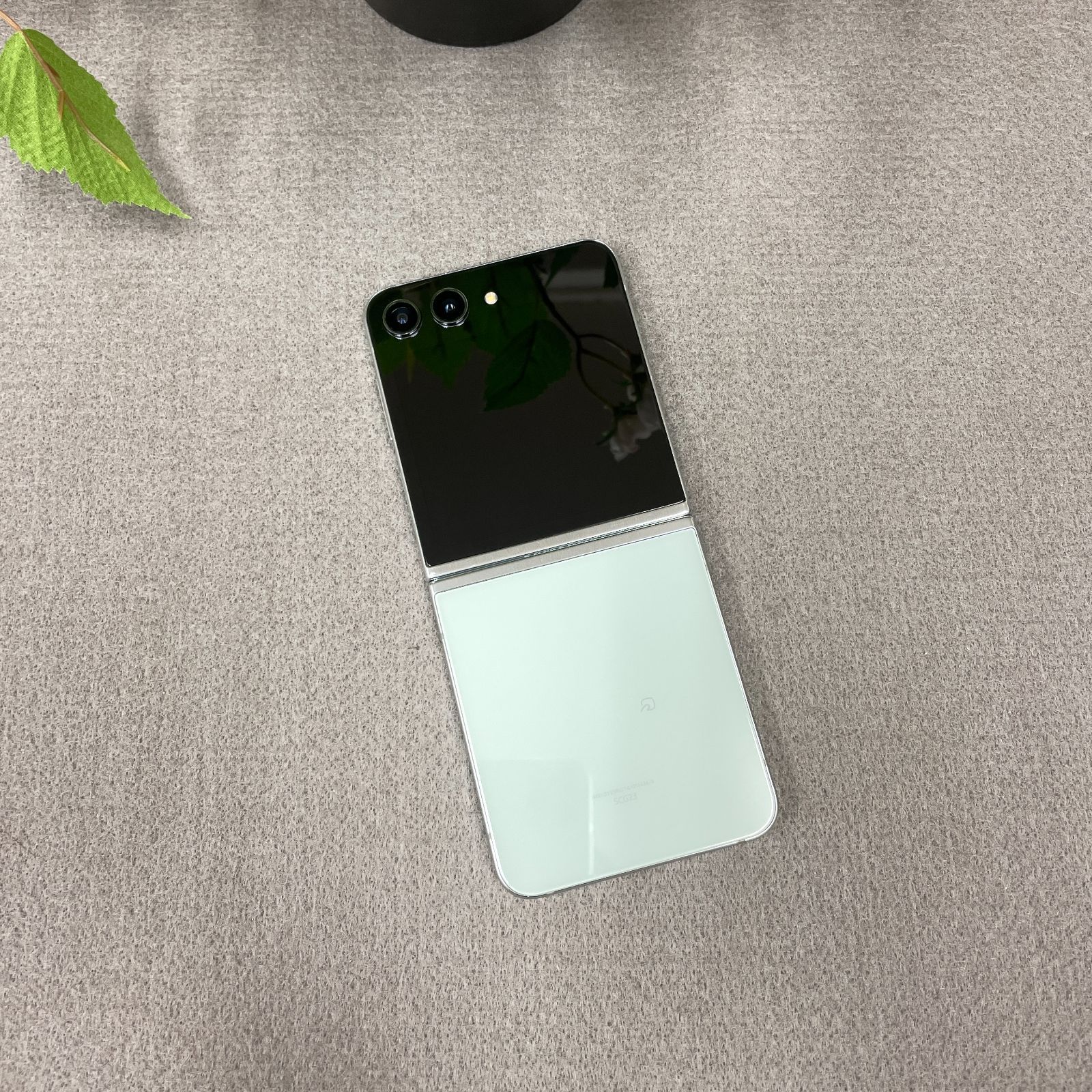 新品同様 Galaxy Z Flip5 256GB ミント 国内版SIMフリー 送料無料 