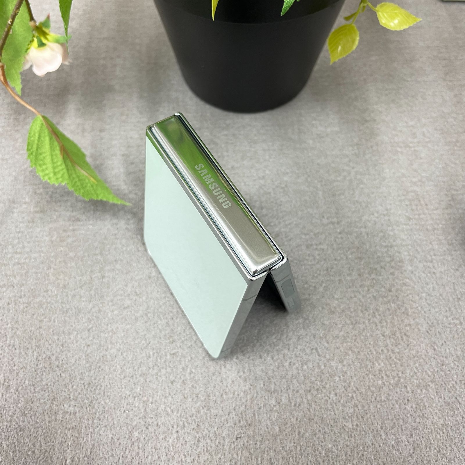 新品同様 Galaxy Z Flip5 256GB ミント 国内版SIMフリー 送料無料 