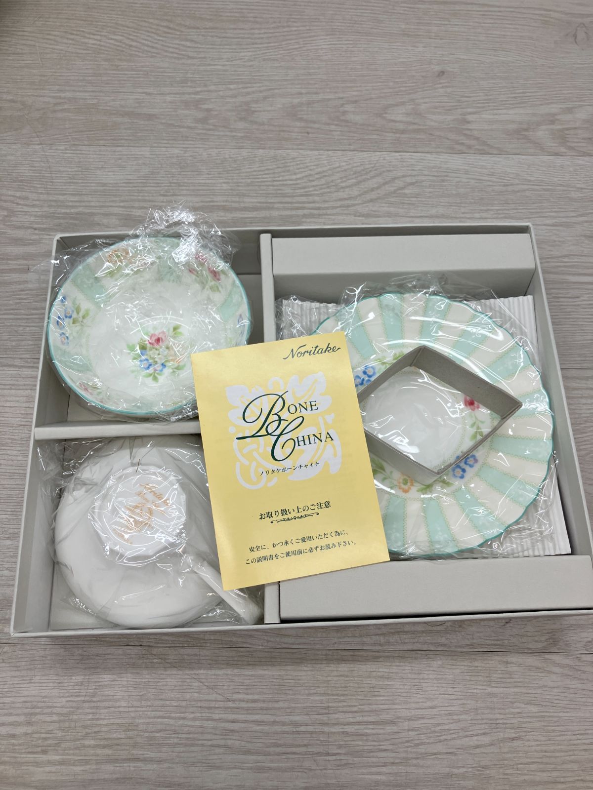  Noritake FLOROLA ティー碗皿ペアセット ボーンチャイナ C 12-31 カップ ソーサー コーヒー ティーカップ