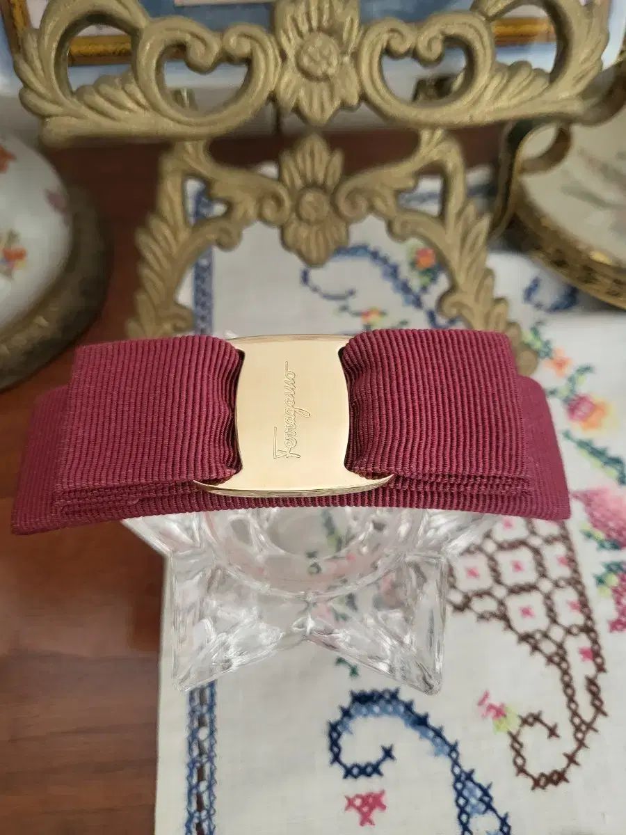 FERRAGAMO フェラガモ ヴァラ ヘアクリップ