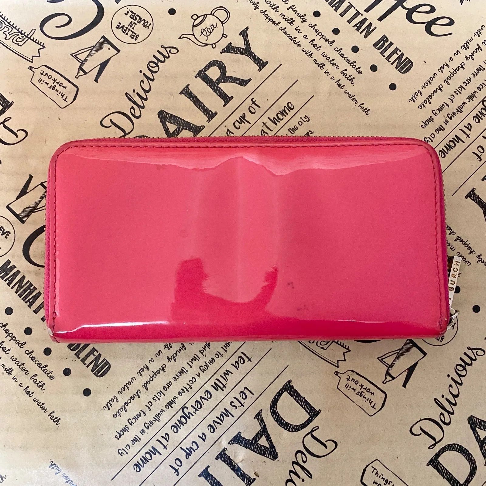 トリーバーチ 長財布 エナメル ロゴ ピンク ラウンド カード FY336 