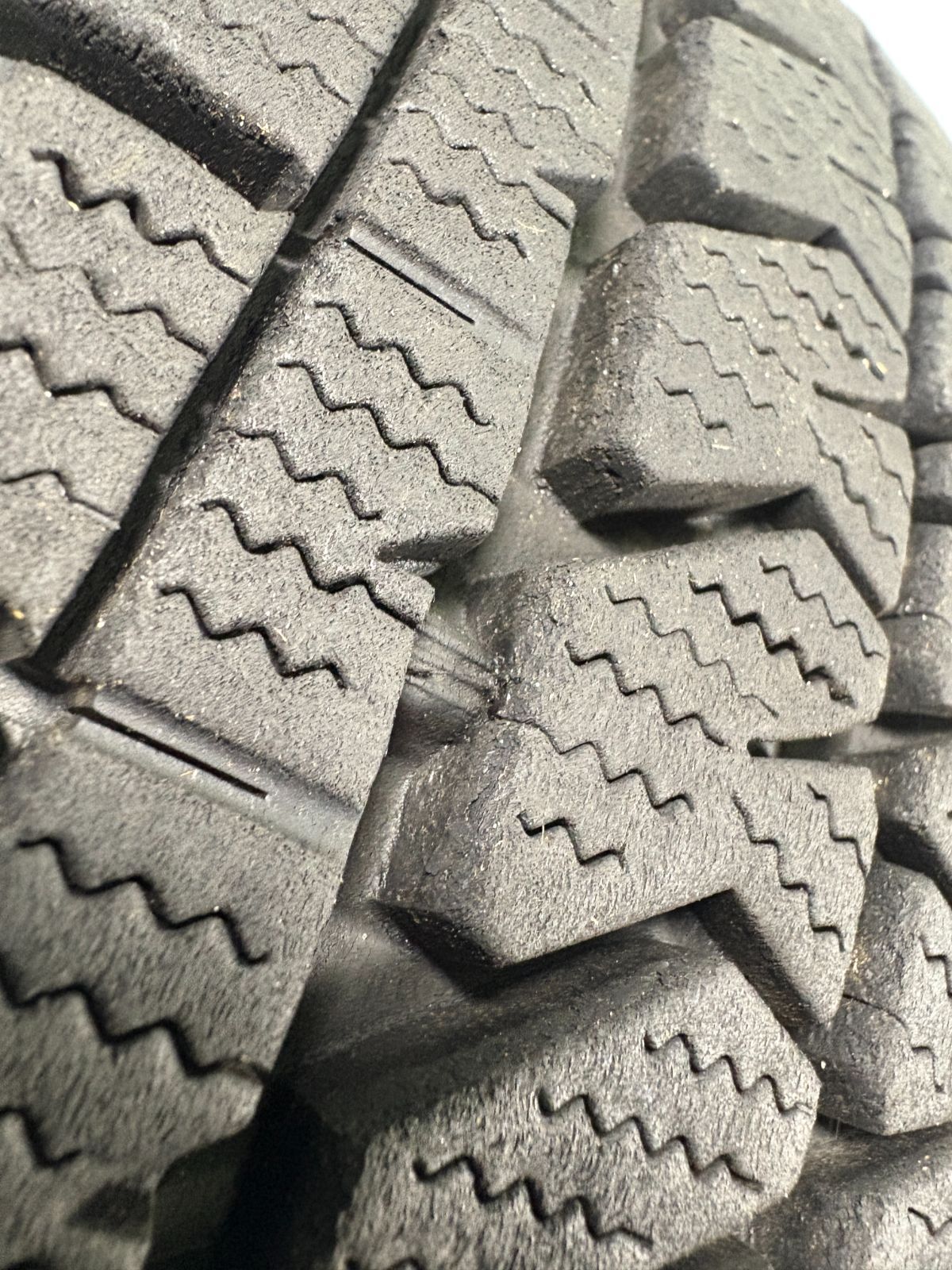 タイヤ スタッドレス