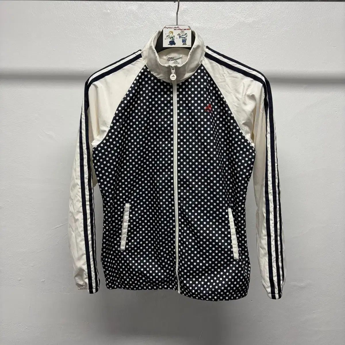 アディダス ドット ジャージ