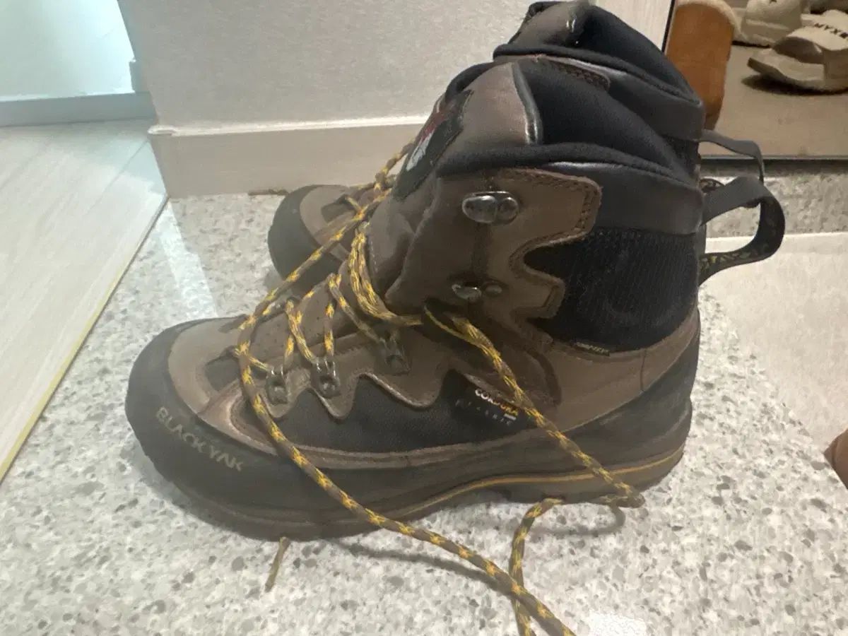 BLACK YAK ブラックヤク 登山靴 ブラウン 登山靴 トレッキングシューズ アウトドアシューズ