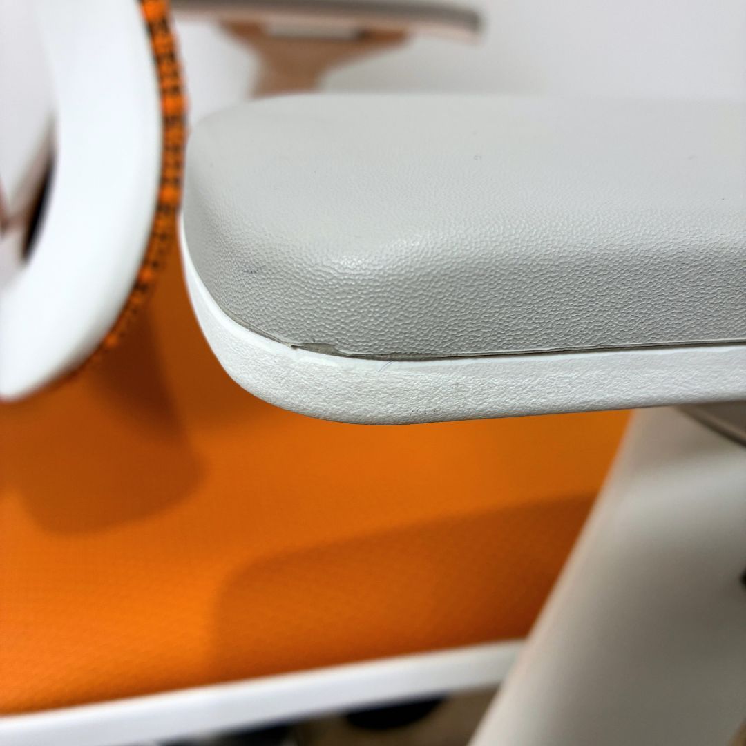  Ergohuman Fit オフィスチェア オレンジ ジャケットハンガーなし エルゴヒューマン 3Dファブリックメッシュ 座面クッション ホワイトフレーム ガーデンチェア オフィスチェア ワークチェア 椅子 チェア