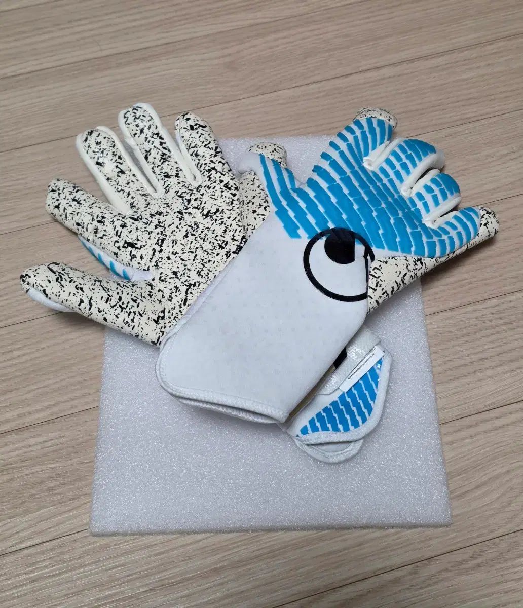 ウルスポーツ サイバーテック SUPER グリップ キーパーグローブ 8 5号