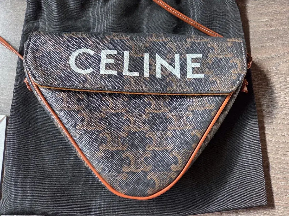 Celine セリーヌ トライアングルバッグ