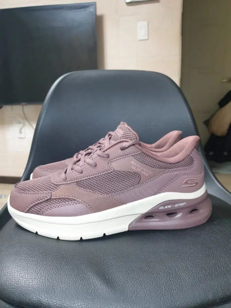 スケッチャーズ スリップインズ グライドステップ スニーカー/235
