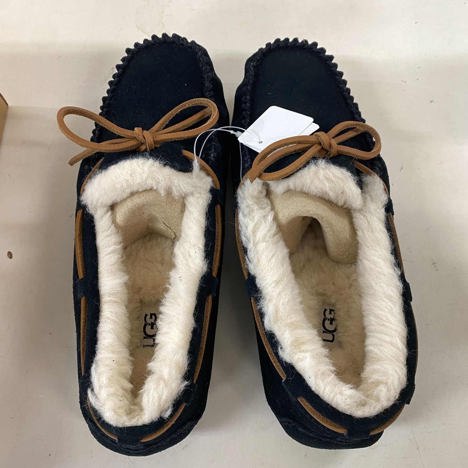 C 338 UGG DAKOTA モカシン ローファー 579088 ブラック US 8 25.0 cm