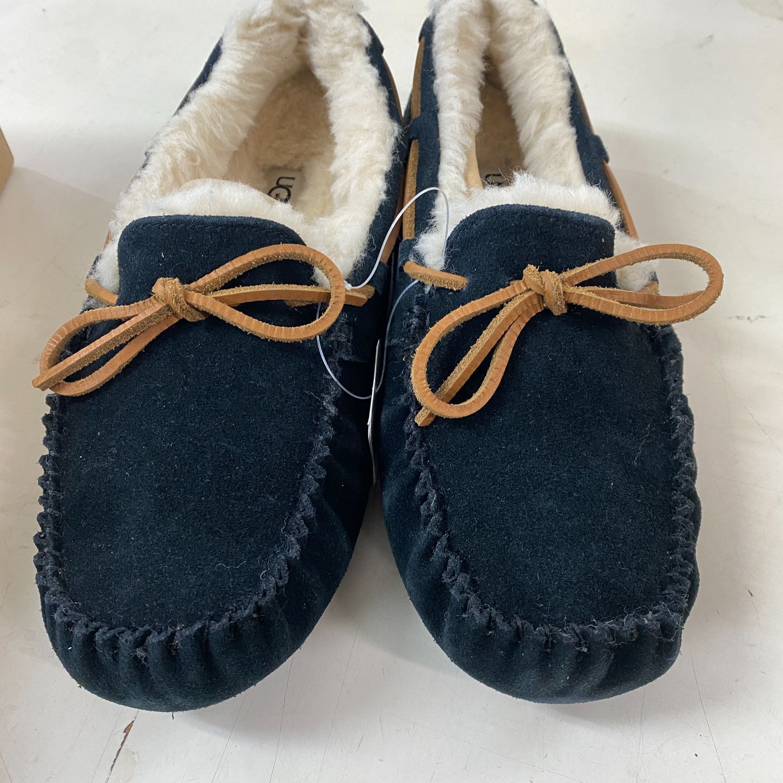 C 340 UGG DAKOTA モカシン ローファー 579088 ブラック US 8 25.0 cm
