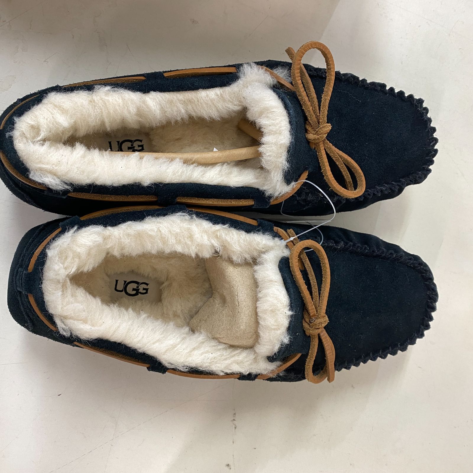 C 340 UGG DAKOTA モカシン ローファー 579088 ブラック US 8 25.0 cm