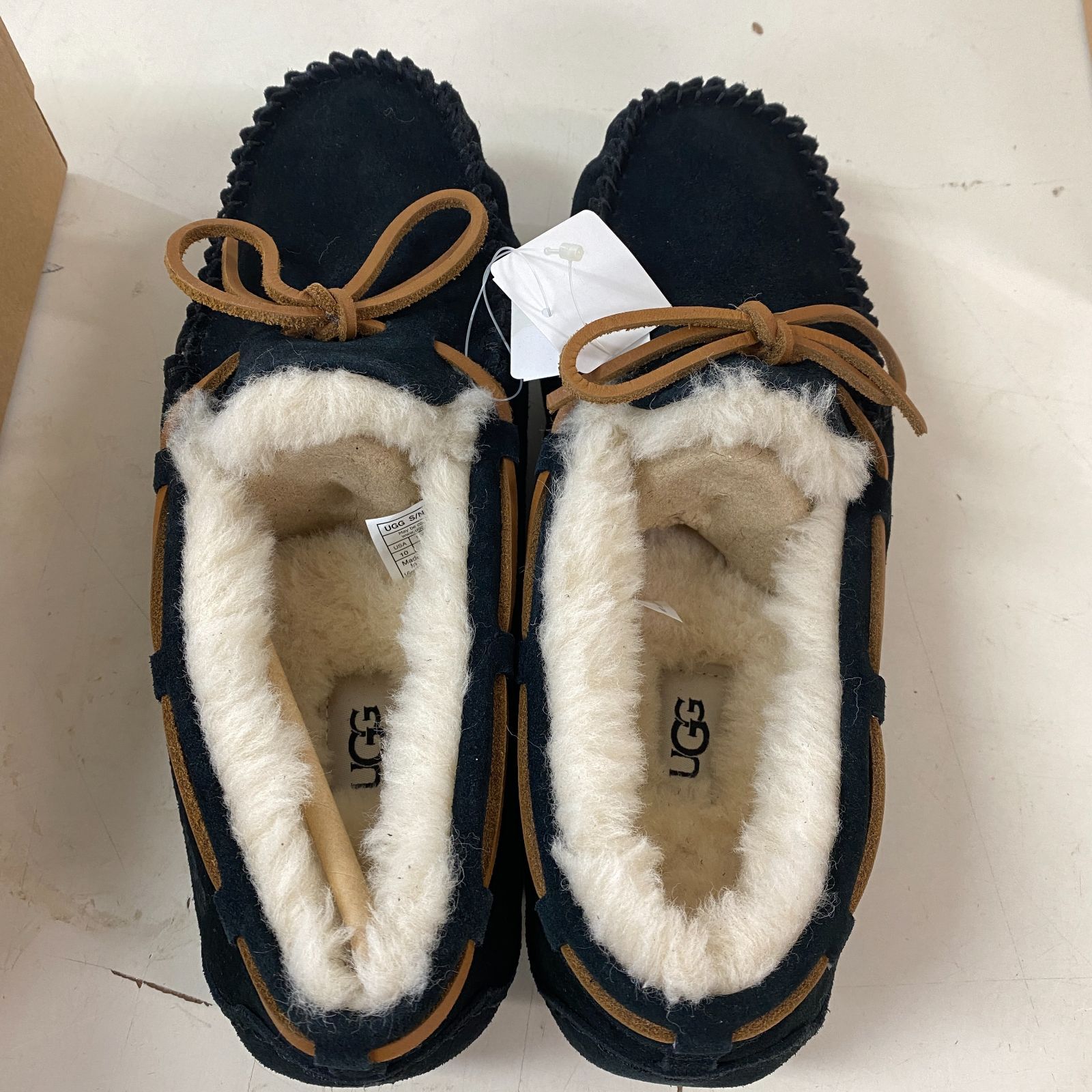 C 339 UGG DAKOTA モカシン ローファー 579088 ブラック US 8 25 0 cm