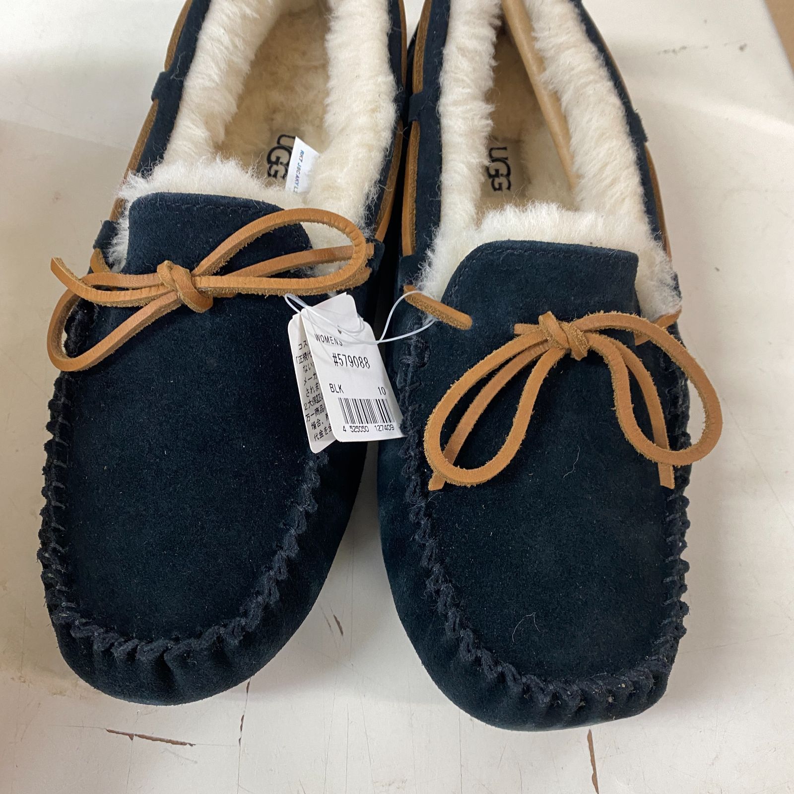 C 339 UGG DAKOTA モカシン ローファー 579088 ブラック US 8 25.0 cm