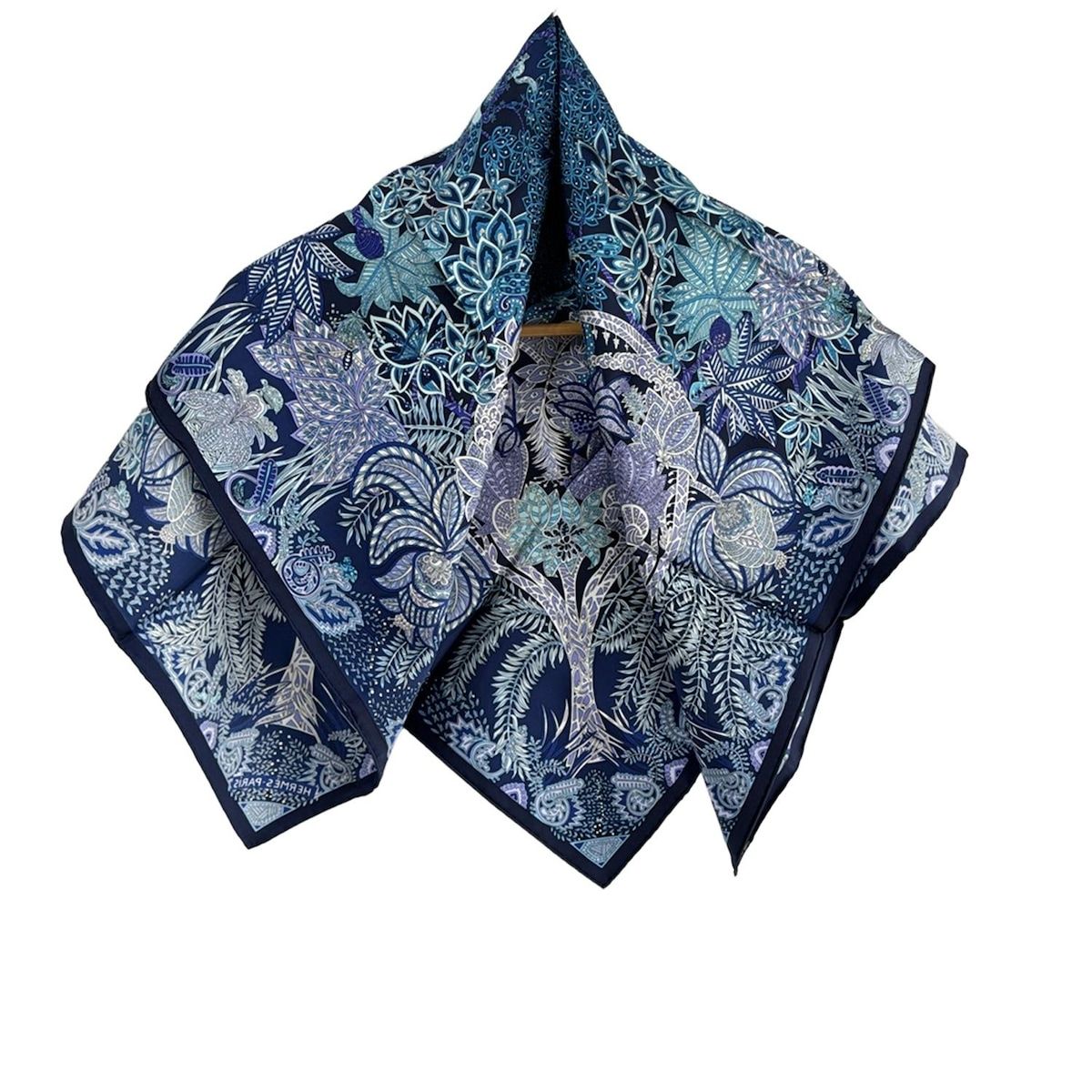 HERMES(エルメス) スカーフ美品 カレ90 ネイビー×マルチ Maitres de la