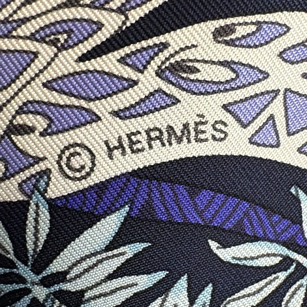 HERMES(エルメス) スカーフ美品 カレ90 ネイビー×マルチ Maitres de la