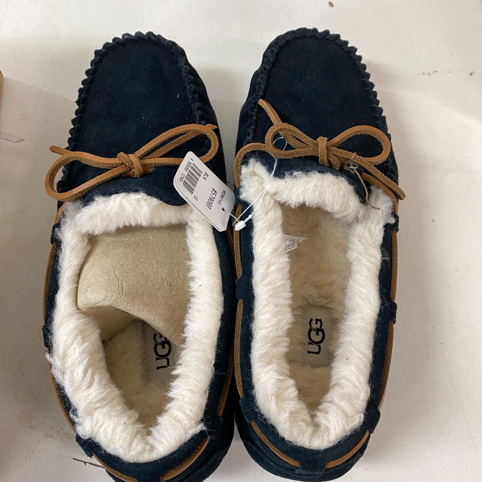 C341 UGG DAKOTA モカシン ローファー 579088 ブラック US8 27 cm