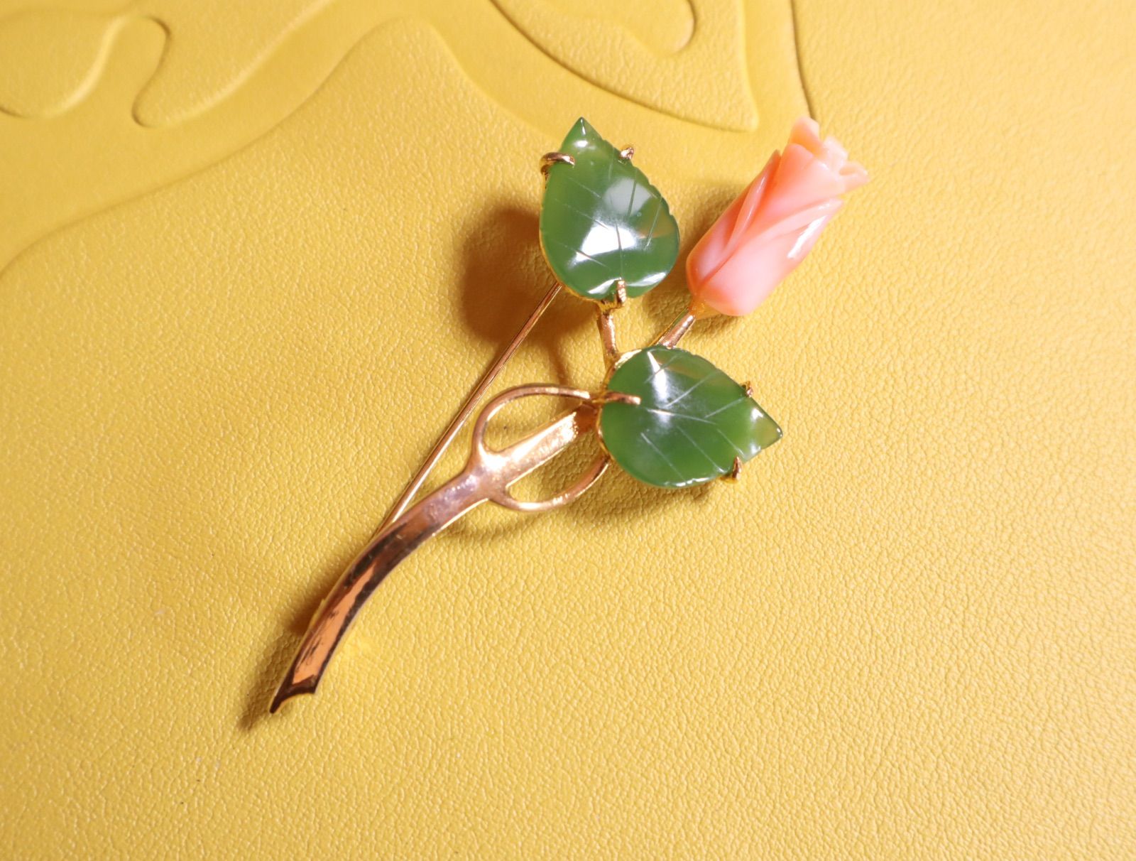 珊瑚 翡翠 ブローチ - メルカリ