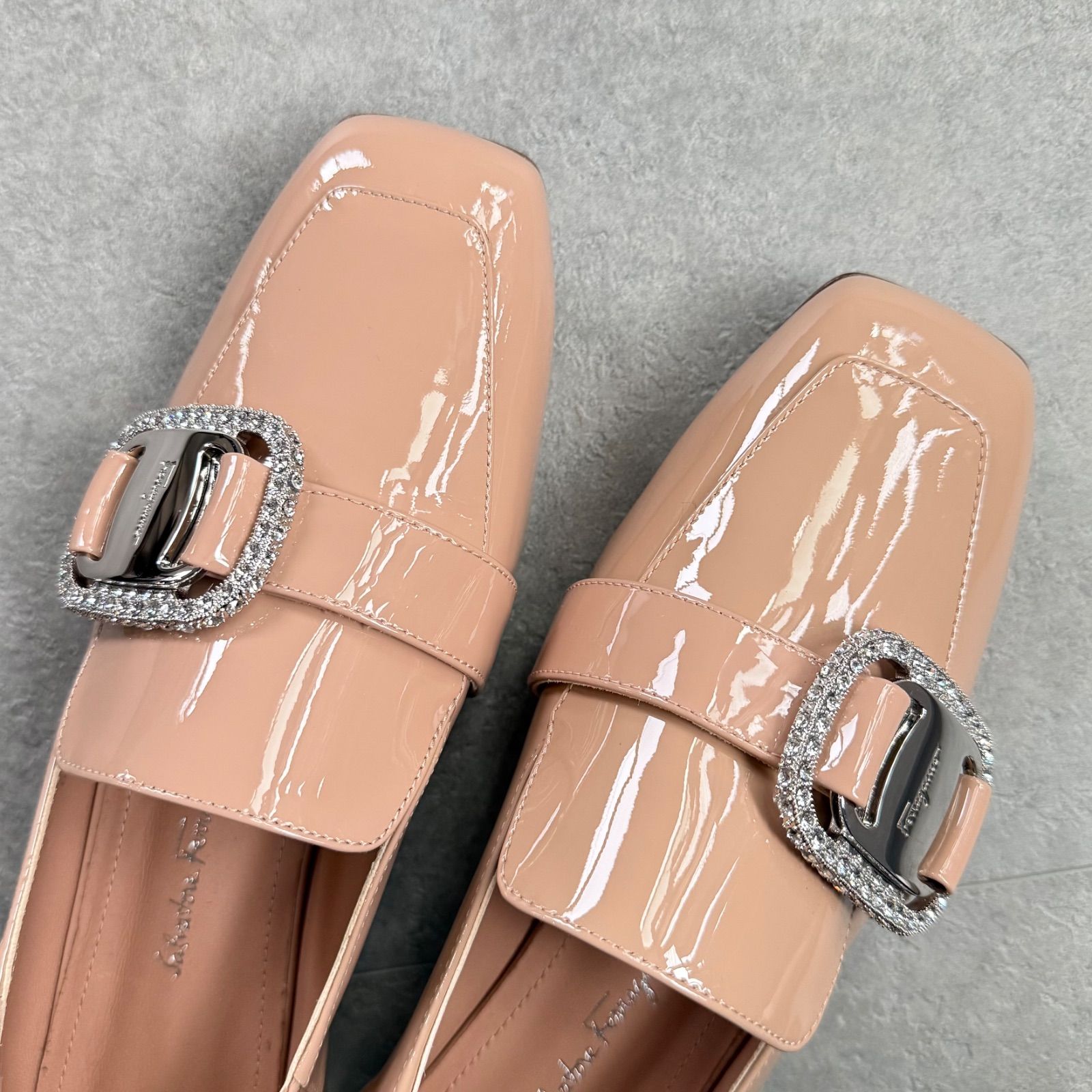 未使用 SalvatoreFerragamo サルヴァトーレフェラガモ パテントレザー