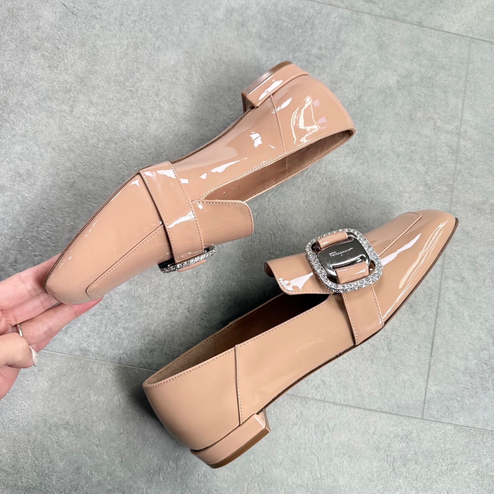 未使用 SalvatoreFerragamo サルヴァトーレフェラガモ パテントレザー