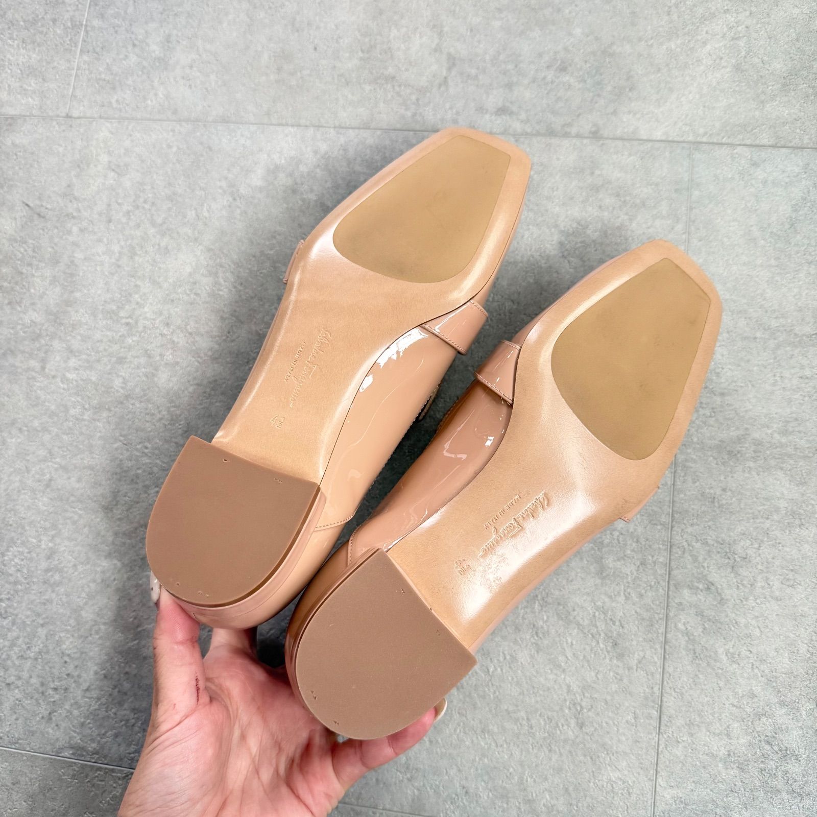 未使用 SalvatoreFerragamo サルヴァトーレフェラガモ パテントレザー