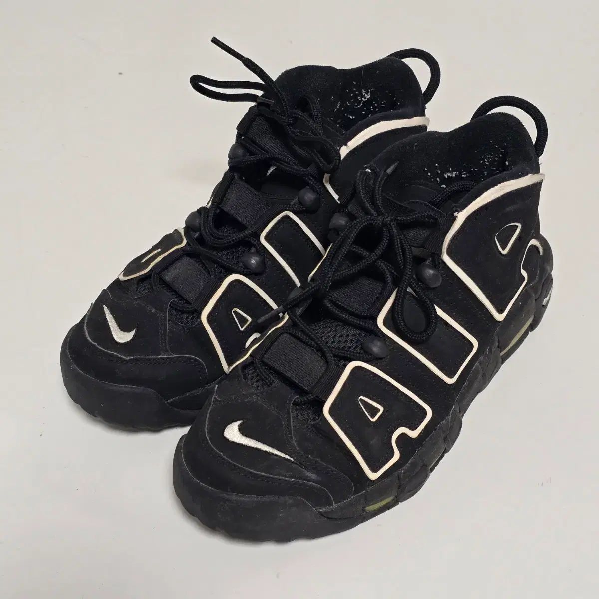 ナイキ エア モア アップテンポ ブラック 255 e