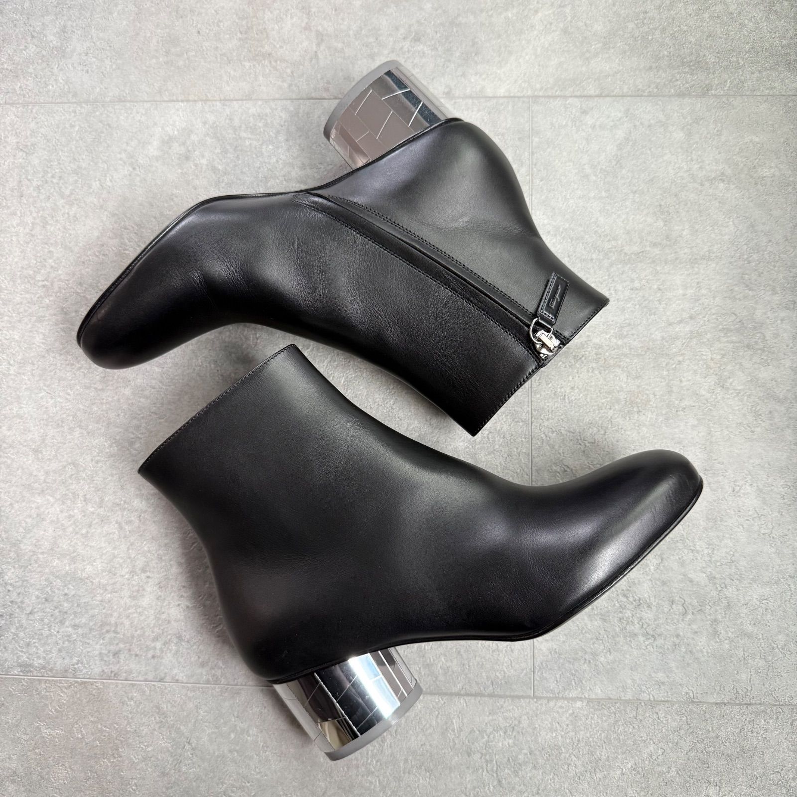 未使用 SalvatoreFerragamo サルヴァトーレフェラガモ レザー ショート