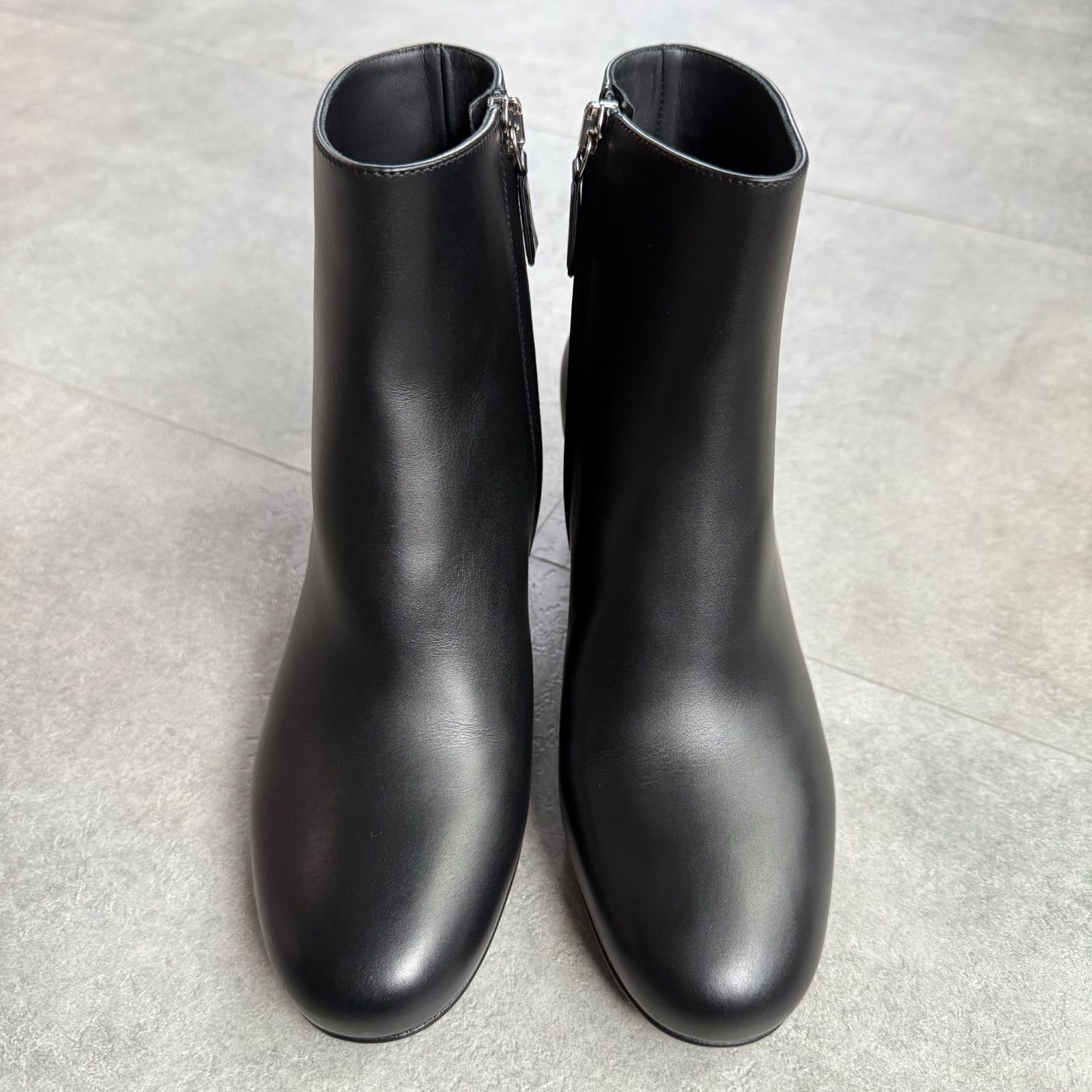 未使用 SalvatoreFerragamo サルヴァトーレフェラガモ レザー ショート