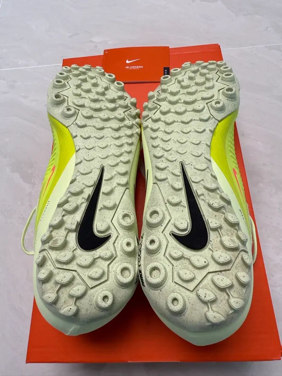 ナイキ FANTOM 6 プロ TF 260 mm