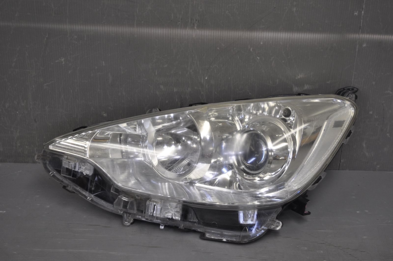 NHP10 アクア 前期 左 ヘッドライト ☆ハロゲン☆ NHP10 前期 アクア