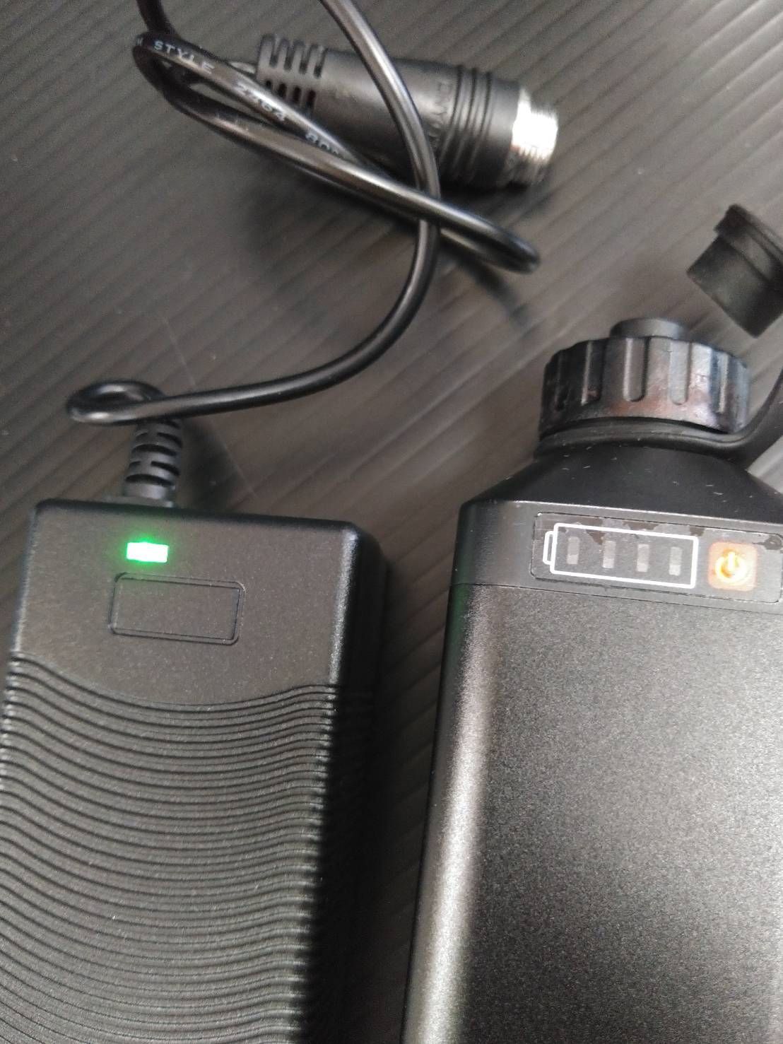 マグクルーズ スーパースリム バッテリー １０Ａｈ １４．８Ｖ 電動リール リチウムイオン 電池 電源 １２Ｖ 02 モバイルバッテリー スピナー