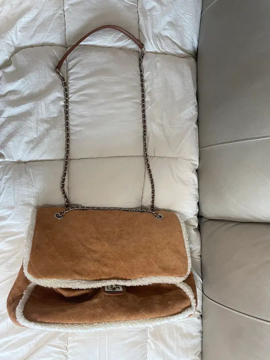 キャメル シープスキン チェーンバッグ