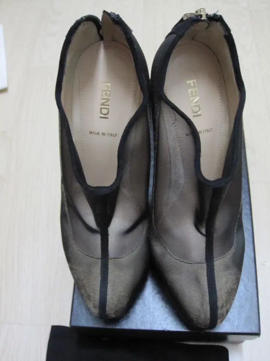 正規品 FENDI フェンディ 靴 スキントーン サテン ブラック シースルー ヒール シューズ FENDI パンプス　　新品未使用！