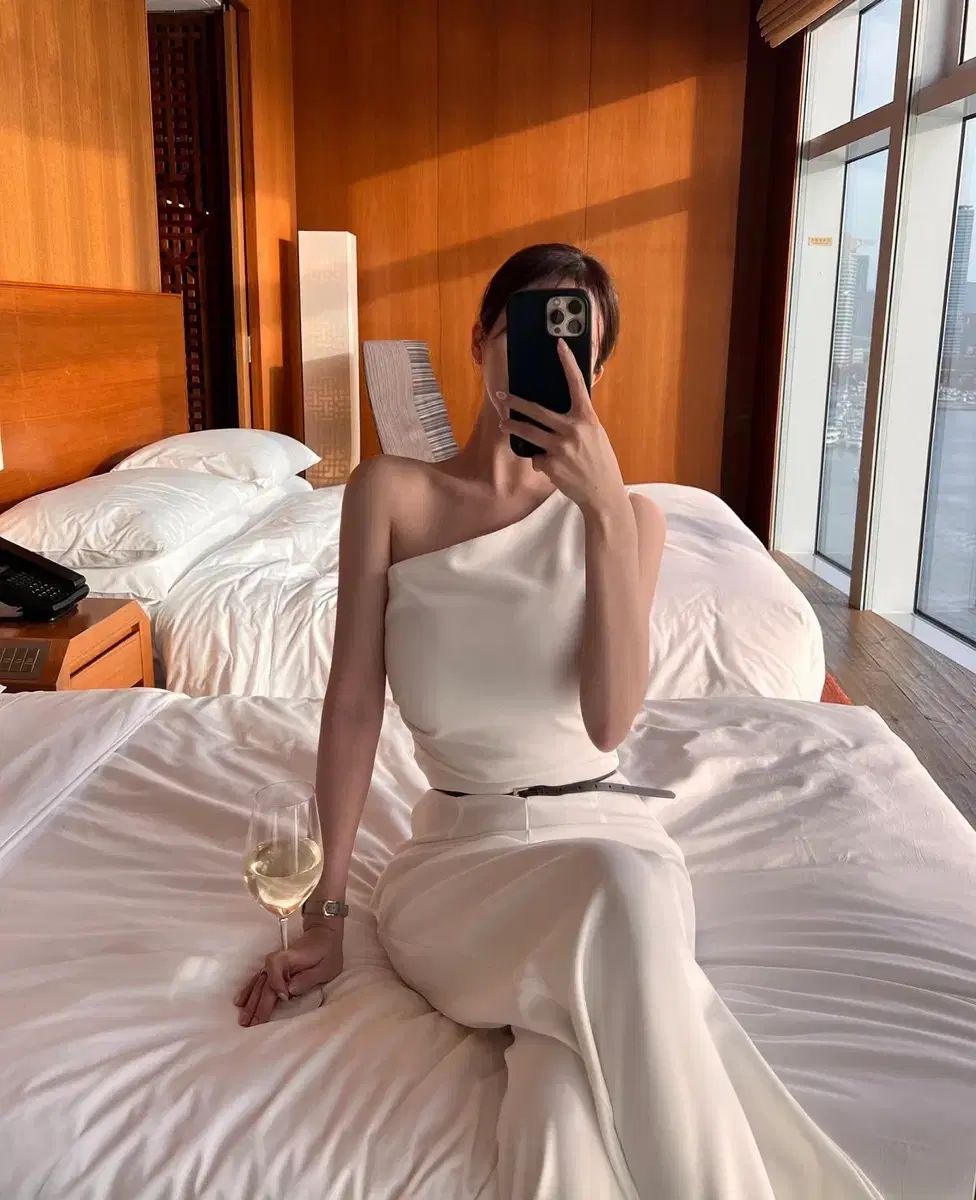 THE MANON プラハ 片方オフショルダー オールインワン アイボリー m タグ