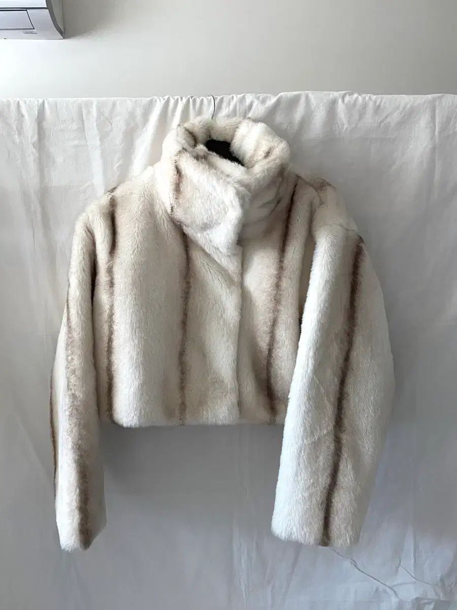 最終値下げLOUNIE フェイクファージレ　アイボリー ルイLEE ファー ジャケット ストア (アイボリー) Lee（リー） 2025年