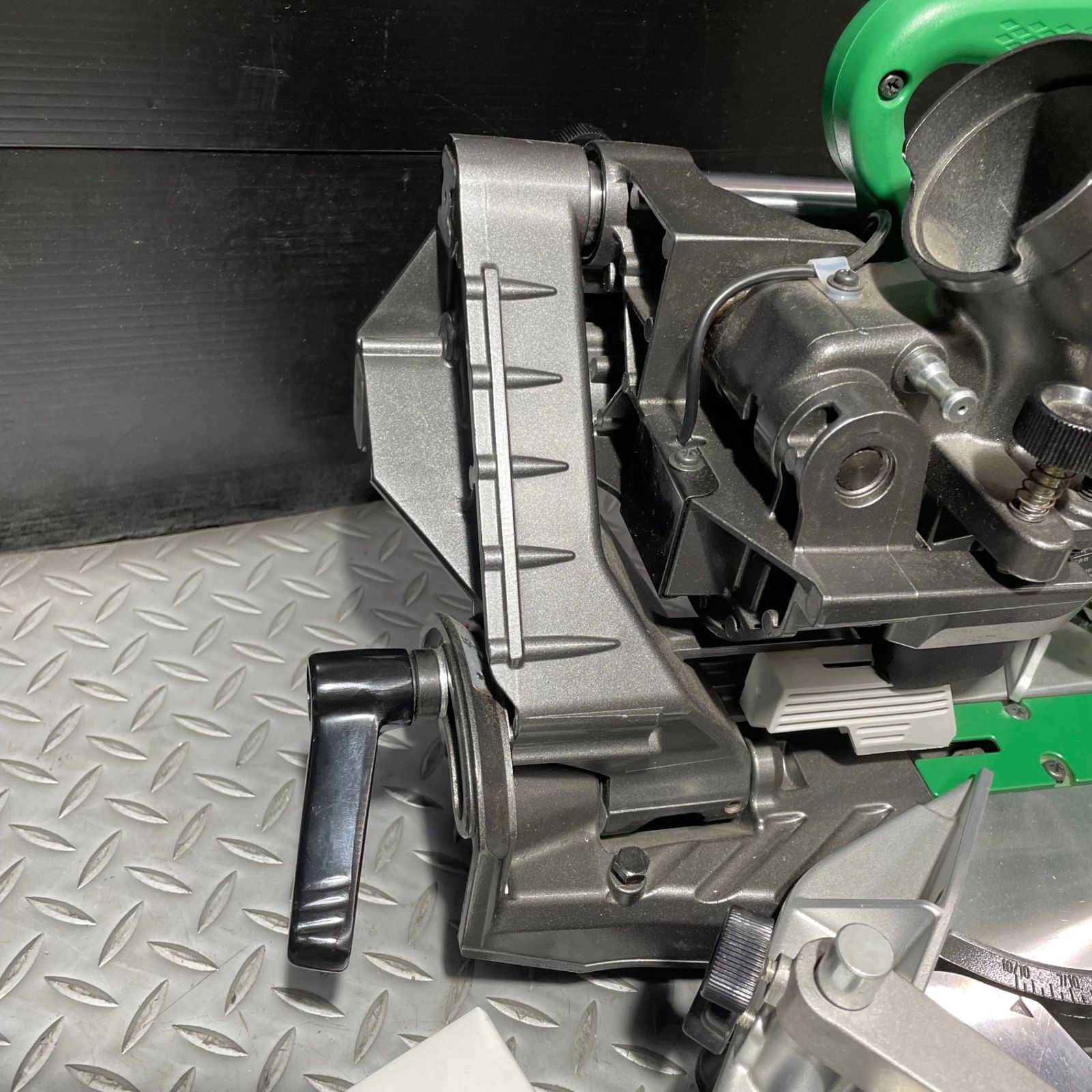 コードレス卓上スライド丸のこ