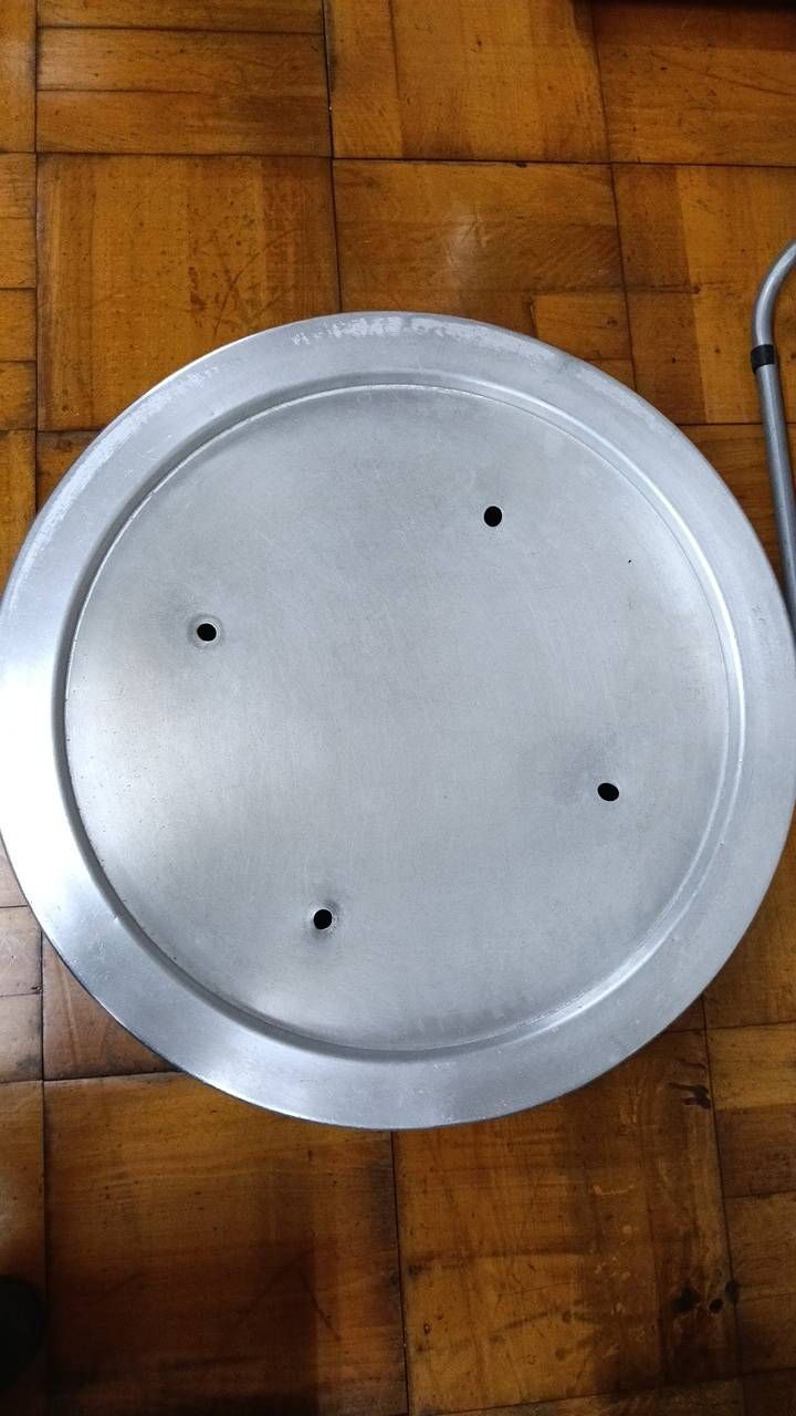 巨大な鍋 蓋の直径約58㌢高さ 蓋した状態で 約30㌢ 炊き出し 業務用